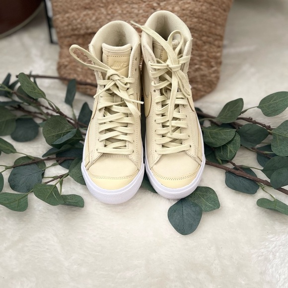 Nike Cream High-Top Sneakers Classic Canvas Design - Picture 4 of 11